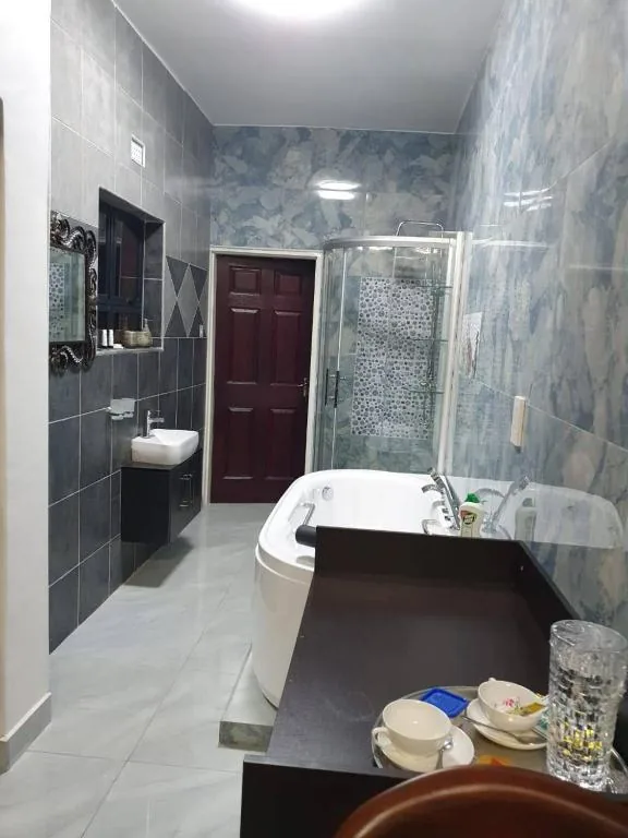 Executive Room 4 bathroom