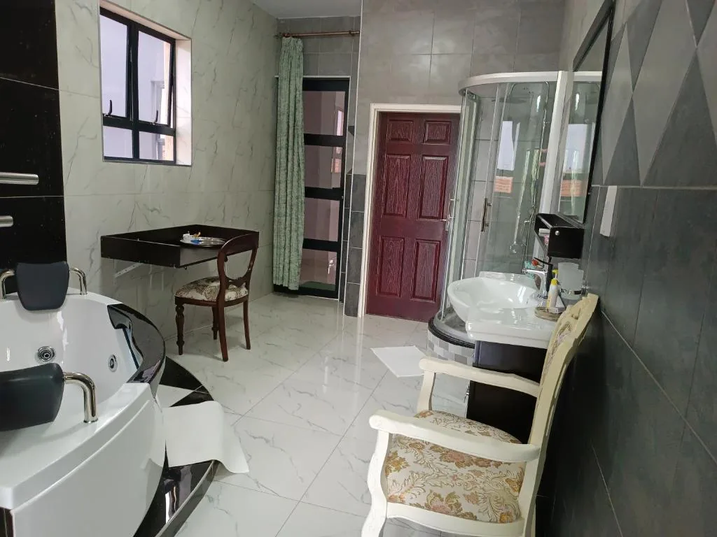 Presidential Room bathroom