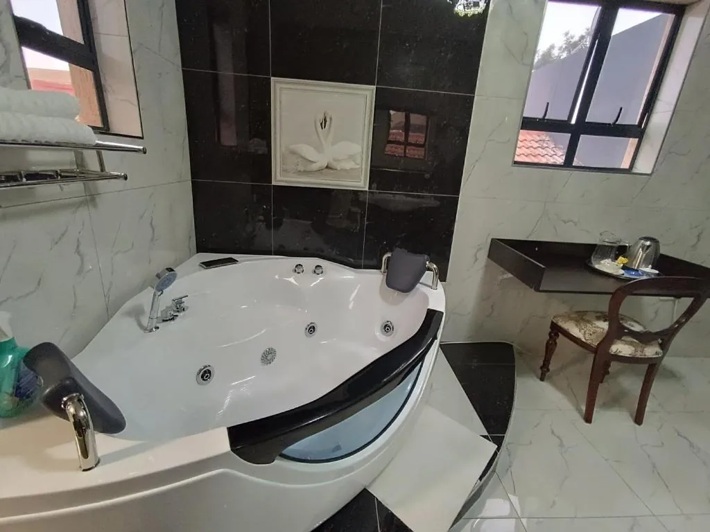Presidential Room jacuzzi bath