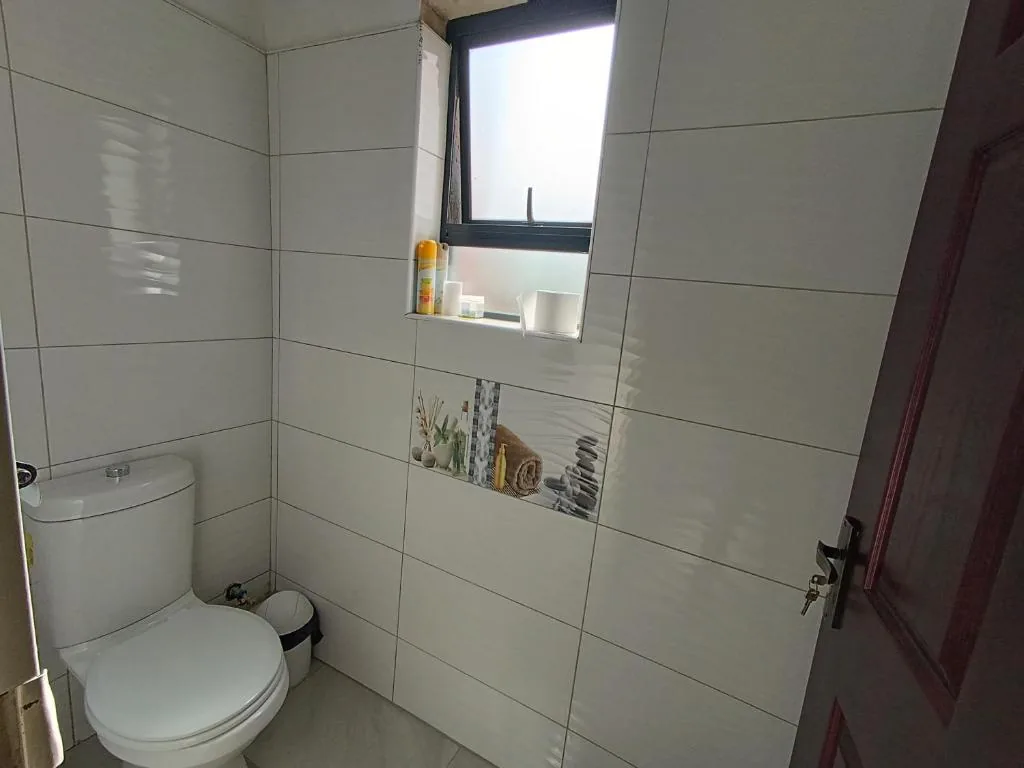 Standard Room 5 bathroom