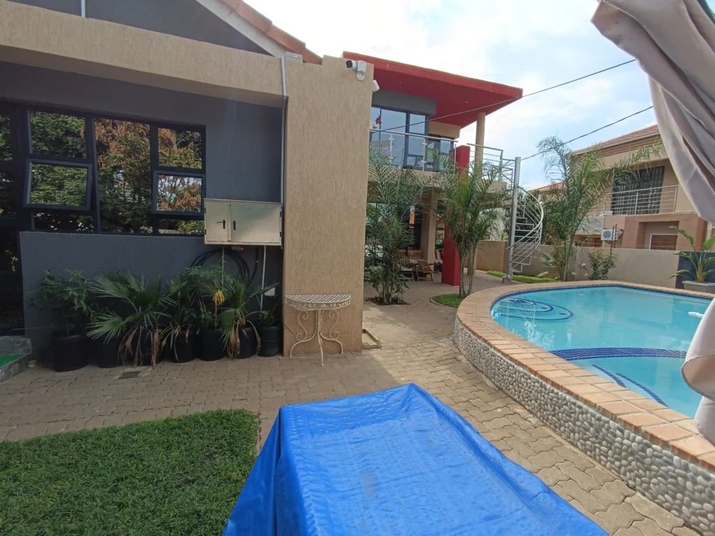Manasseh Guest House Pool & Courtyard